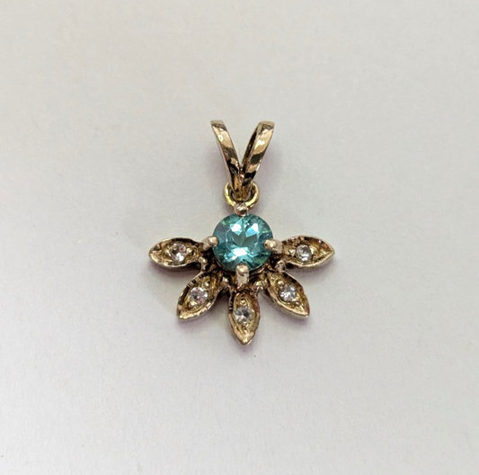 9ct Yellow Gold Necklace Flower Pendant Topaz Diamond Stones 14mm x 16mm 1.3g