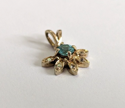 9ct Yellow Gold Necklace Flower Pendant Topaz Diamond Stones 14mm x 16mm 1.3g