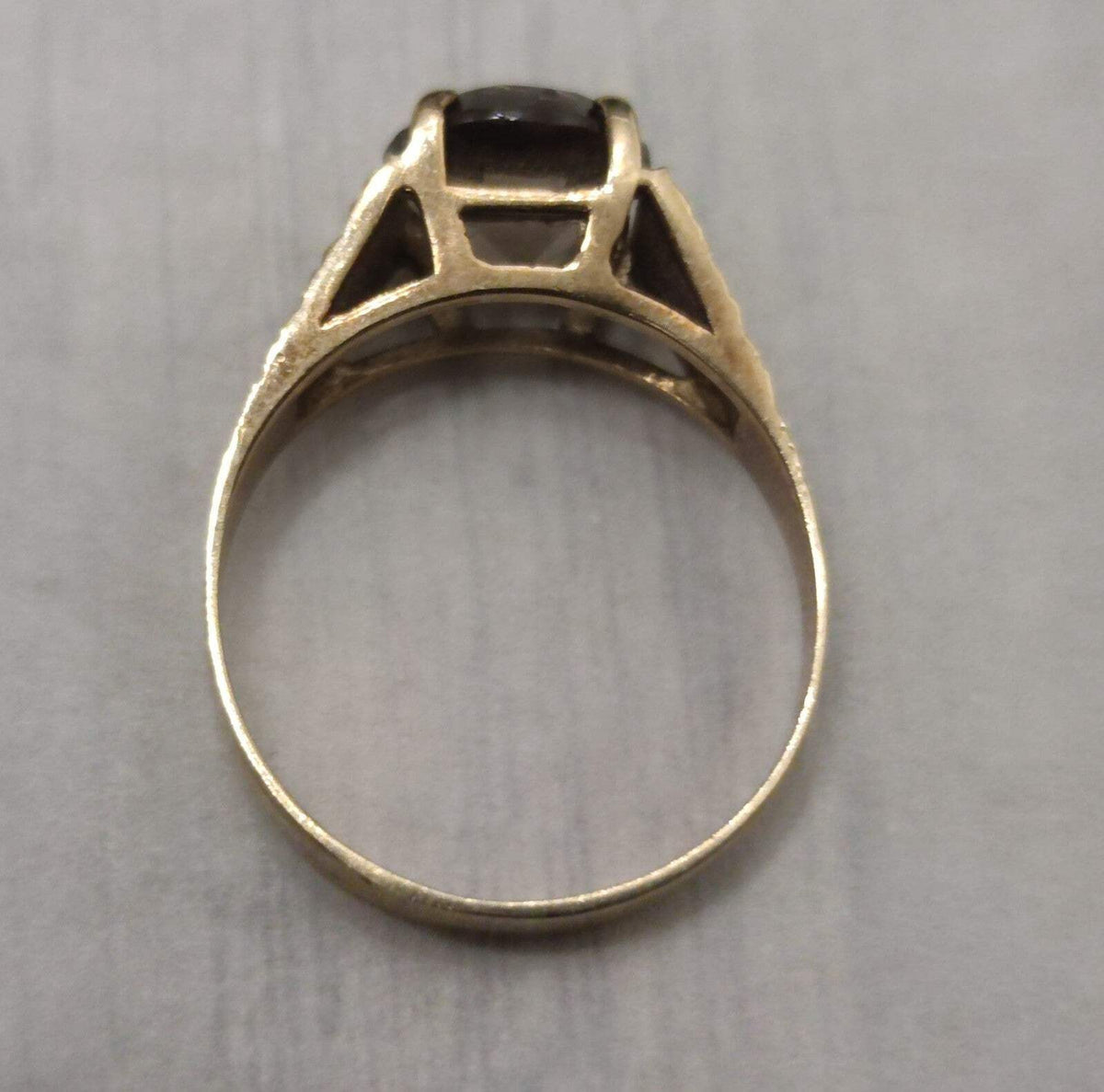9ct Gold Ring Quartz Stone Size N Hallmarked 375 Solitaire 3.3g