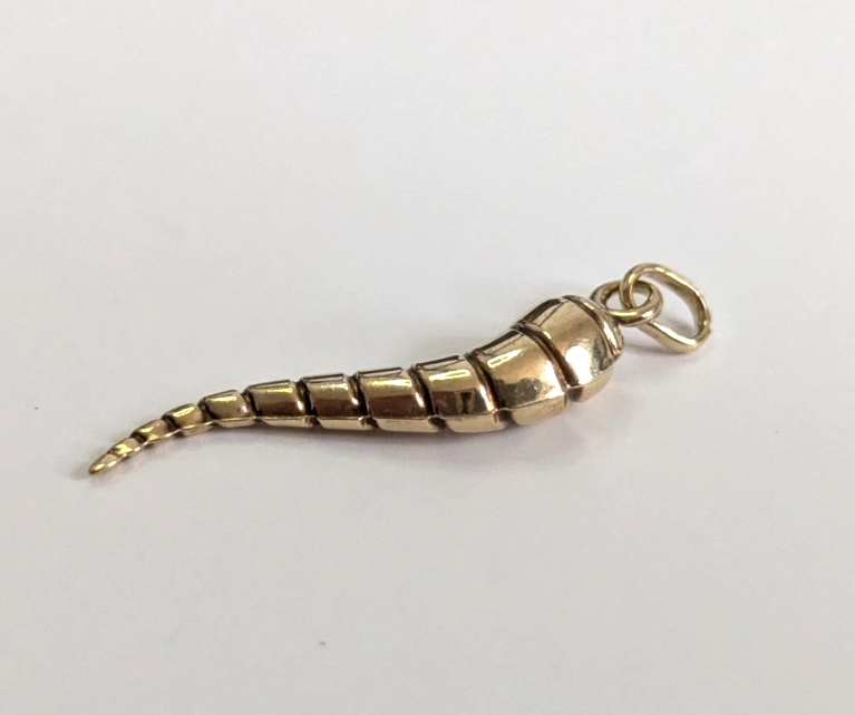 9ct Yellow Gold Horn Pendant Charm 375 Stamped Size 28mm x 7mm 0.5g