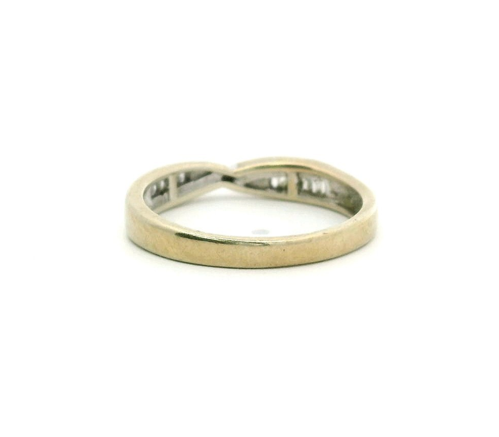 9ct Gold Ring Diamond Hallmarked Size K 1.7g