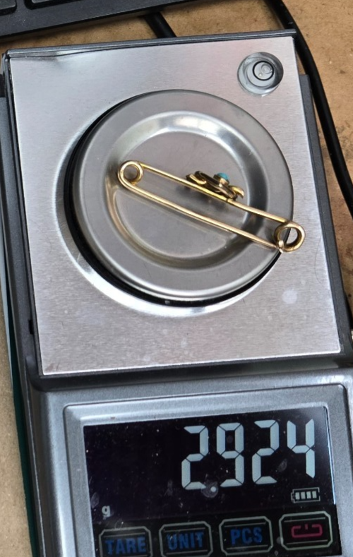 9ct Yellow Gold Heart Brooch Turquoise Stone Hallmarked Size 43mm x 10mm