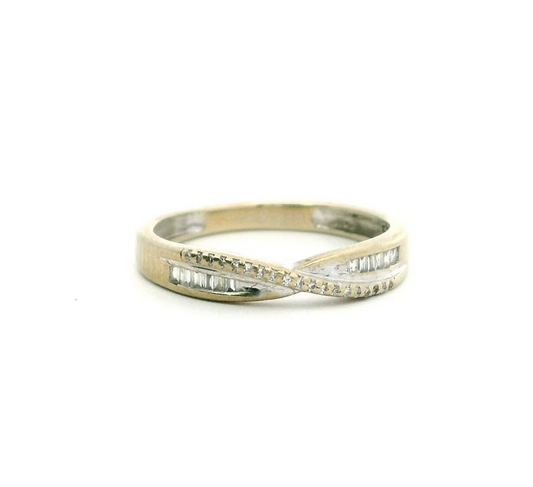 9ct Gold Ring Diamond Hallmarked Size K 1.7g