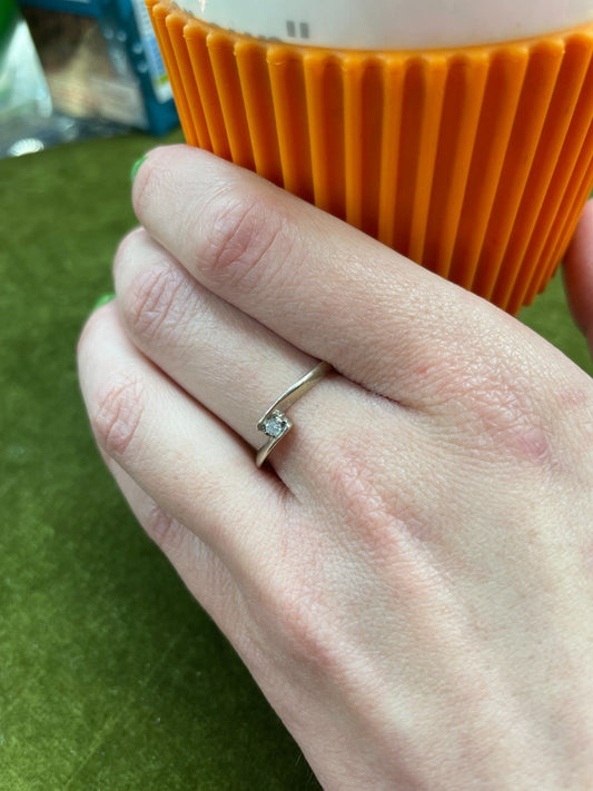 Vintage 9ct Gold Ring Diamond Round Cut Stone Size O Metal Hallmarked 1.7g