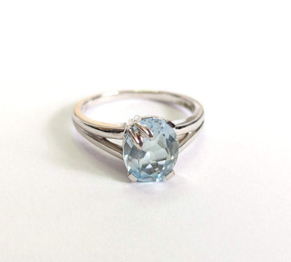 9ct White Gold Ring Oval Blue Topaz Solitaire Size Q 1/2 3.8g Hallmarked