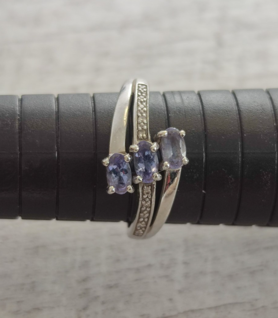 Tanzanite and Diamonds Ring 9ct White Gold UK Hallmark Size R 1/2 2.9g