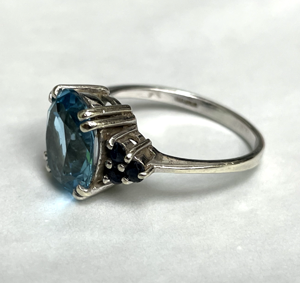 9ct White Gold Ring Topaz And Sapphire Hallmark Size N