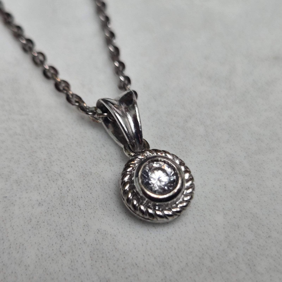 Silver Necklace Pendant Cubic Zirconia Stone 925 Stamped 44cm Length Chain