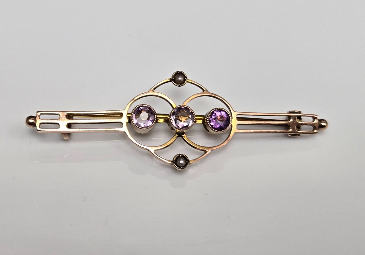 9ct Yellow Gold Victorian Brooch Amethyst and Pearl Stones Hallmarked