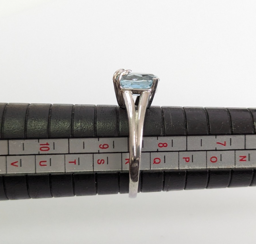 9ct White Gold Ring Oval Blue Topaz Solitaire Size Q 1/2 3.8g Hallmarked