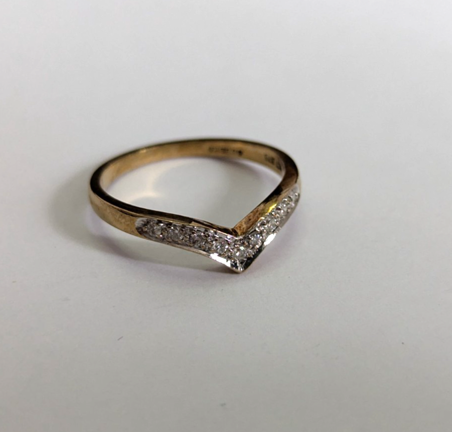 9ct Gold Ring Diamond Wishbone Size M 1/2 1.7g April Birthstone