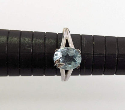 9ct White Gold Ring Oval Blue Topaz Solitaire Size Q 1/2 3.8g Hallmarked