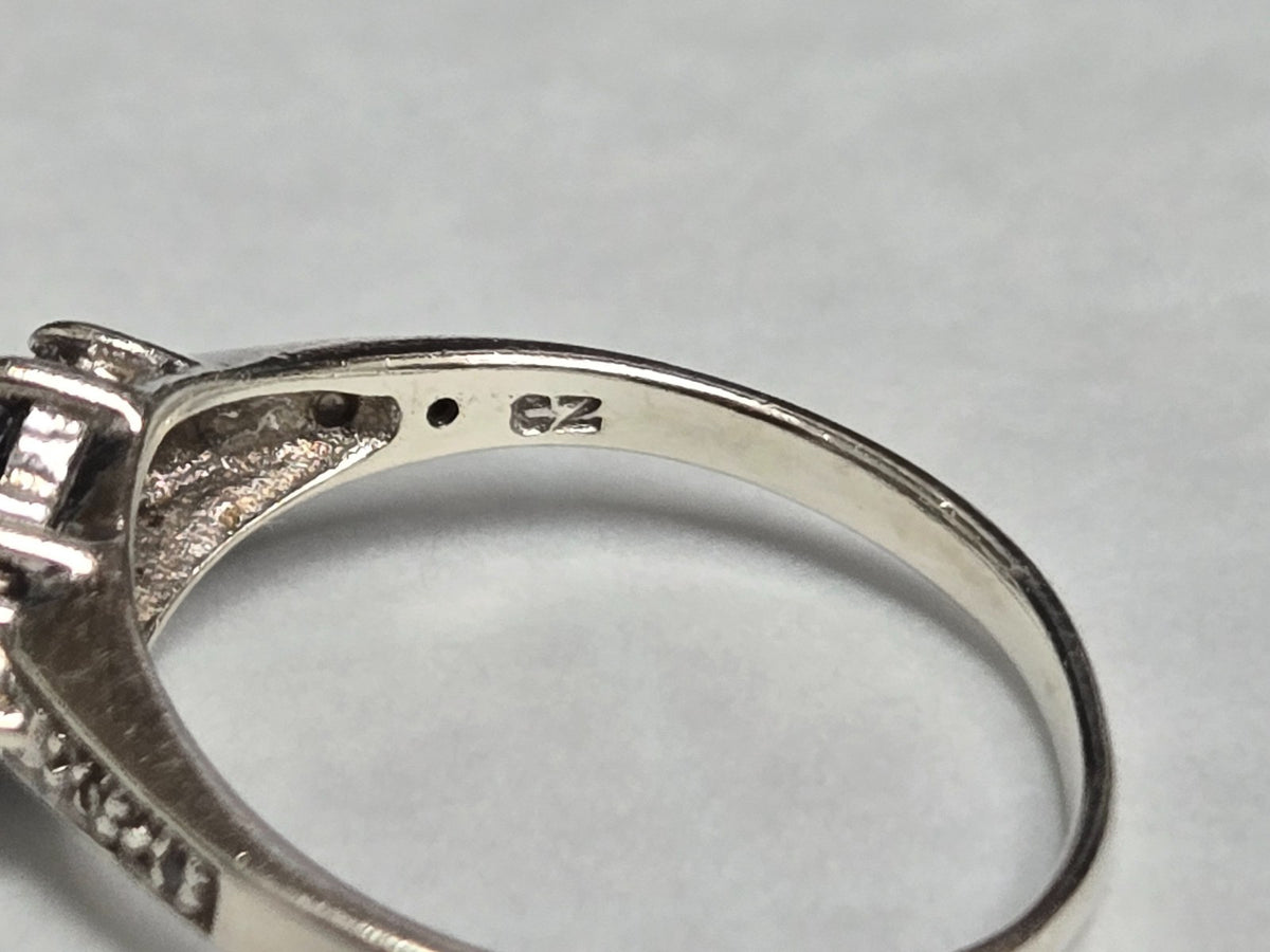 9ct Yellow Gold Ring Cubic Zirconia Stones Authentic Hallmark Ring Size M