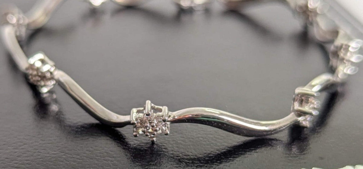 9ct White Gold Bracelet 48 Cubic Zirconia Stones 375 Stamped 18cm Long