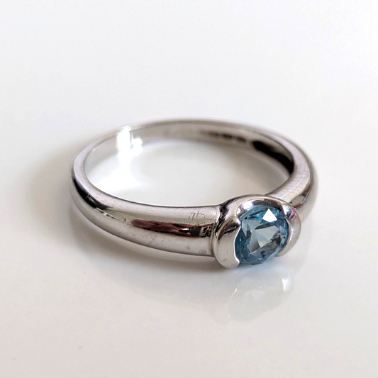 9ct White Gold Blue Topaz Ring Solitaire Hallmarked Size N