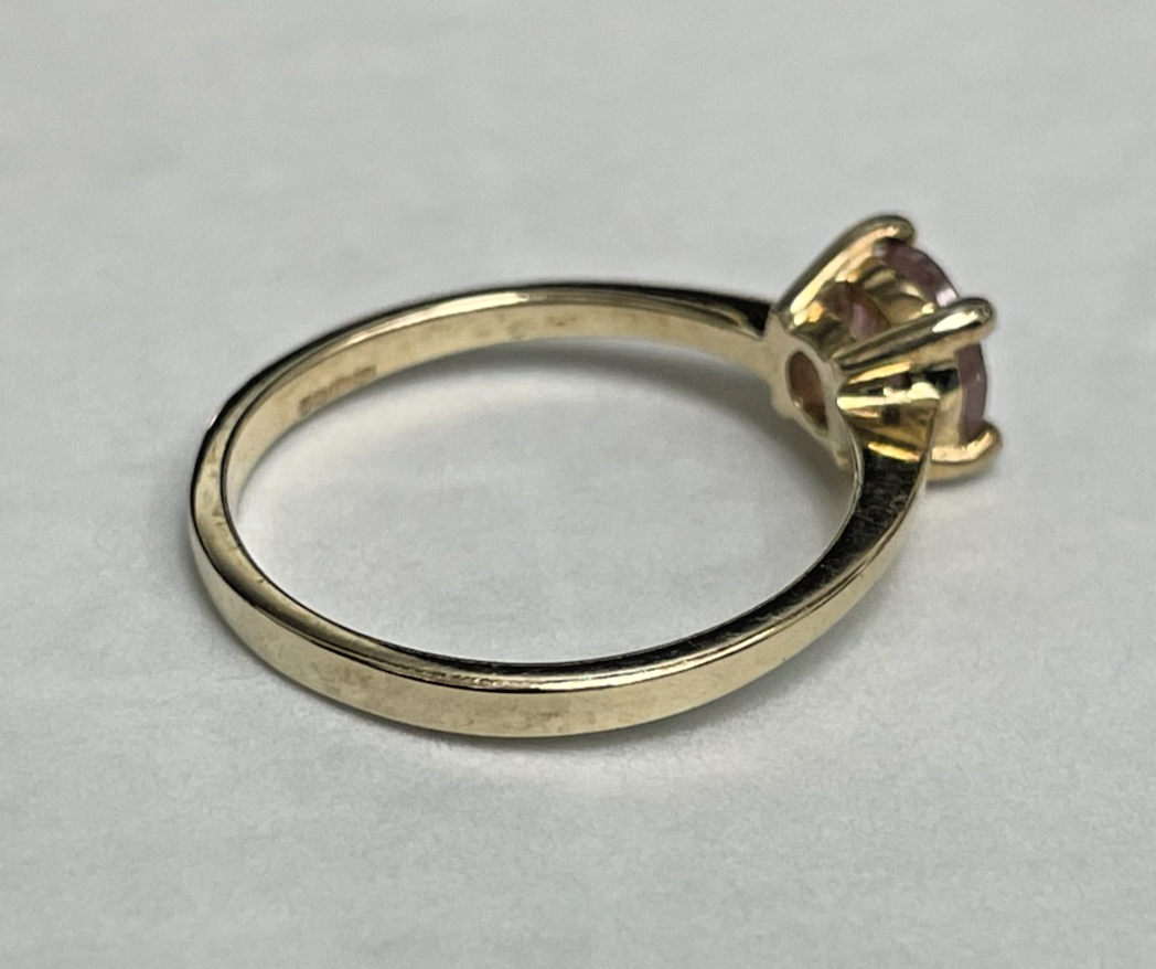 9ct Gold Ring Quartz Solitaire Hallmarked Size N 1.9g