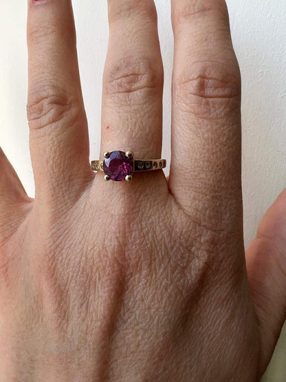 9ct Gold Solitaire Ring Garnet Diamond Stones Size O UK Hallmarked 3.6g