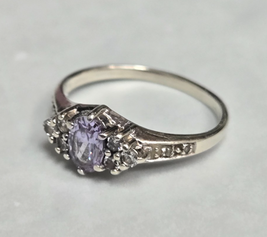 9ct Yellow Gold Ring Cubic Zirconia Stones Authentic Hallmark Ring Size M