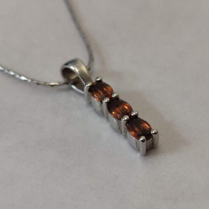 925 Sterling Silver Red Garnet Pendant Necklace 45cm Stamped January COA 2.8g