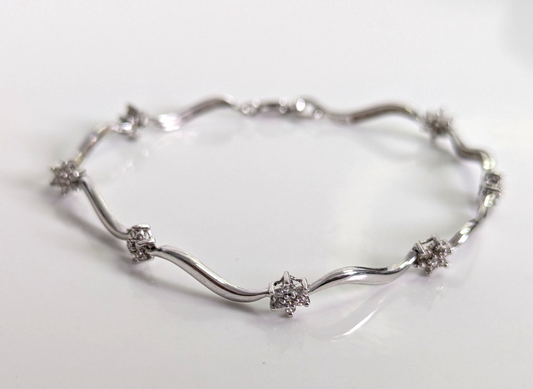 9ct White Gold Bracelet 48 Cubic Zirconia Stones 375 Stamped 18cm Long