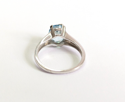 9ct White Gold Ring Oval Blue Topaz Solitaire Size Q 1/2 3.8g Hallmarked