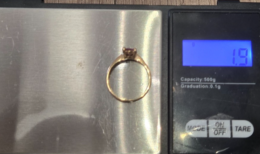 9ct Gold Ring Quartz Solitaire Hallmarked Size N 1.9g
