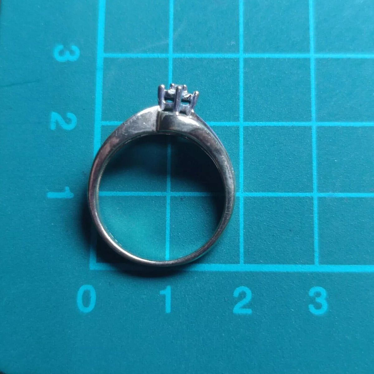 9ct Gold Ring Diamond 7x Size M Hallmarked 3.1g