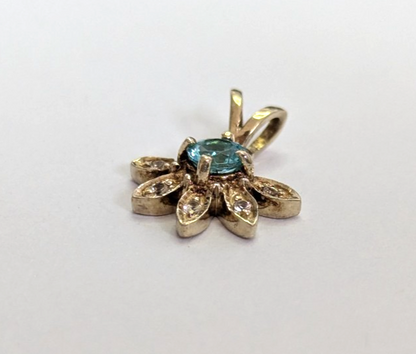 9ct Yellow Gold Necklace Flower Pendant Topaz Diamond Stones 14mm x 16mm 1.3g