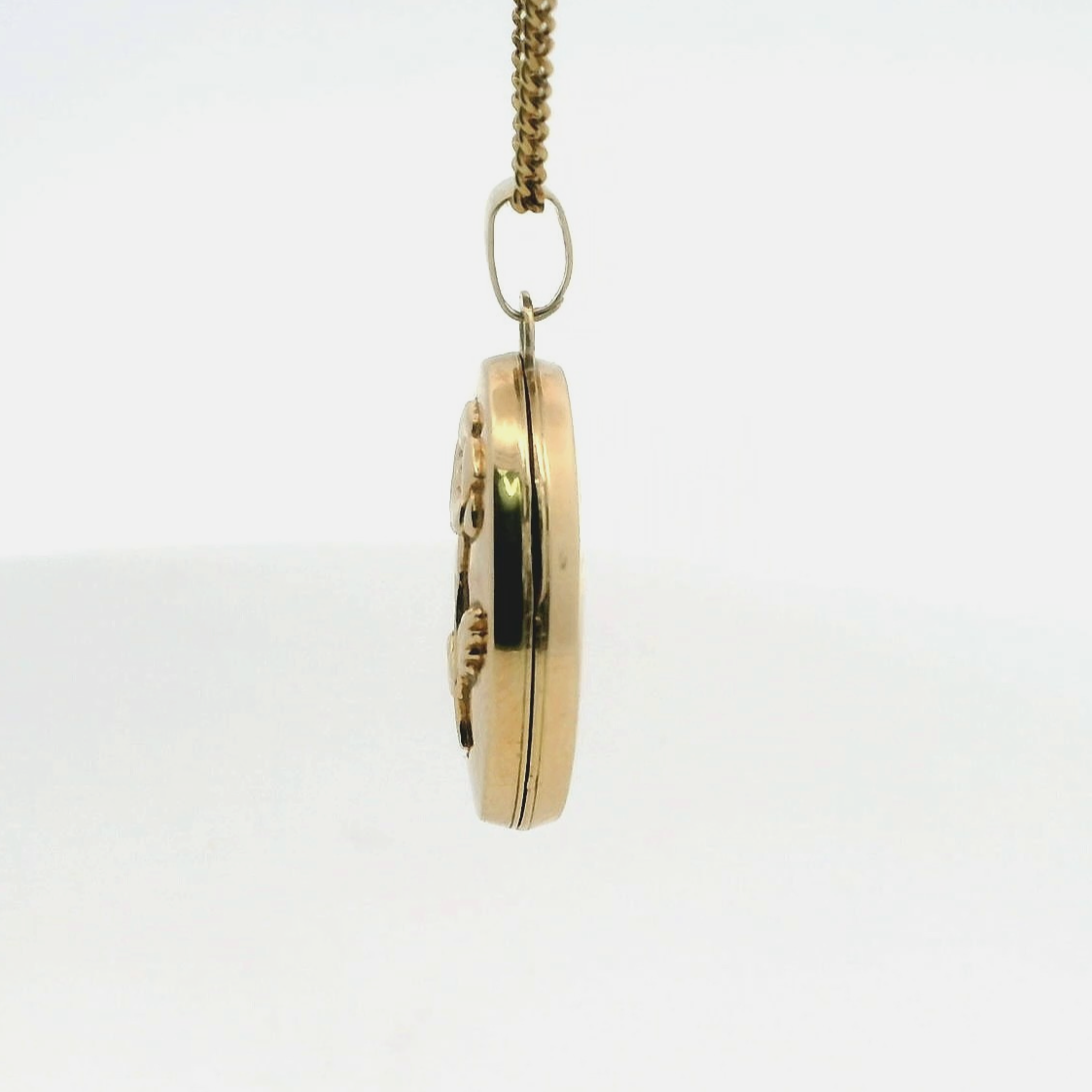 9ct Gold MUM Photo Locket Mother Keepsake Pendant Hallmarked 1.9g 23mm x 17mm