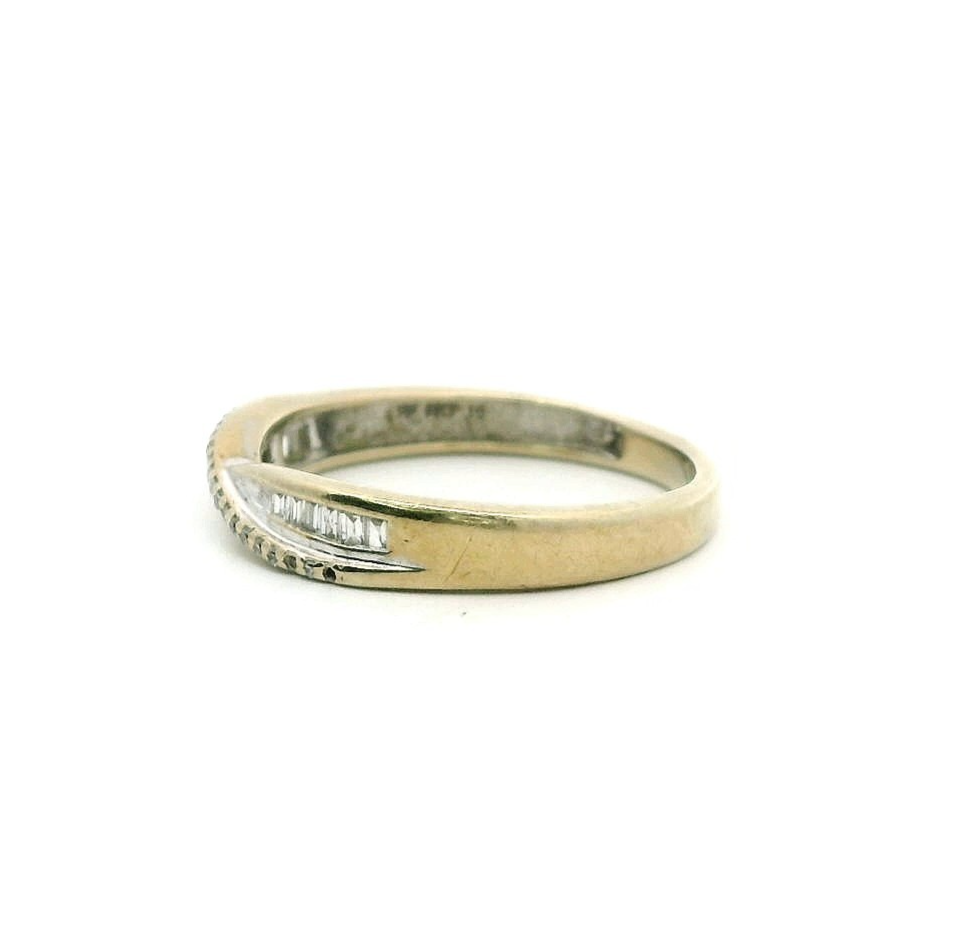 9ct Gold Ring Diamond Hallmarked Size K 1.7g