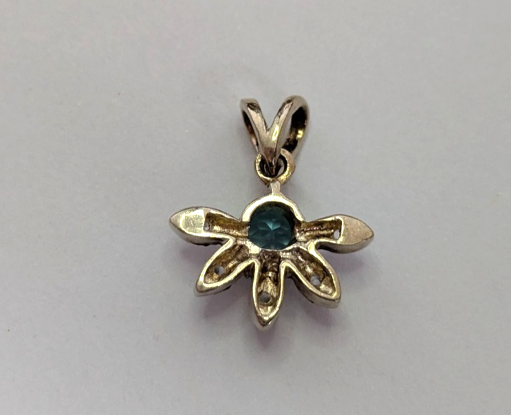 9ct Yellow Gold Necklace Flower Pendant Topaz Diamond Stones 14mm x 16mm 1.3g